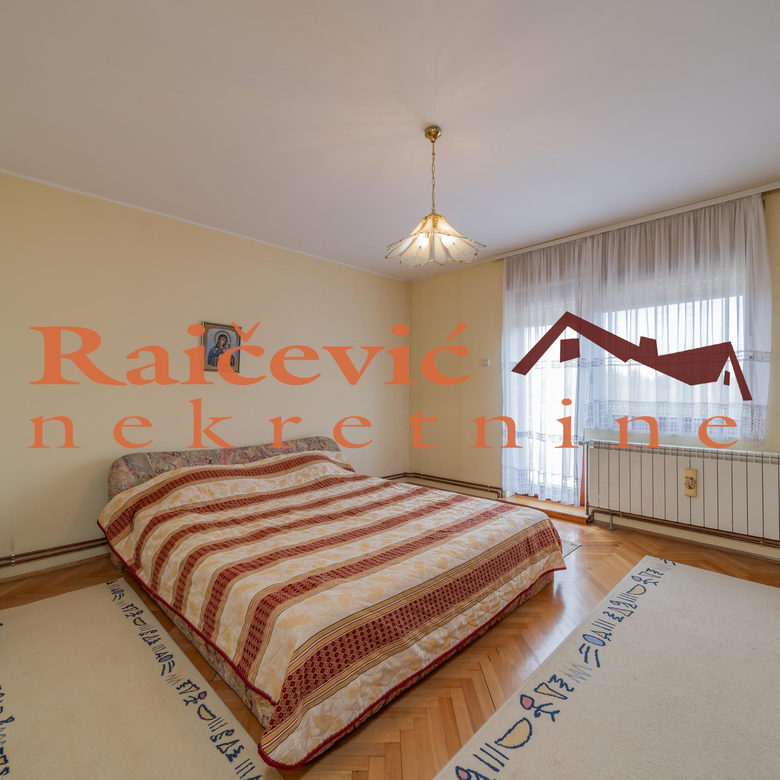 Kuća na prodaju, Starcevo, 484m², 299.000 €