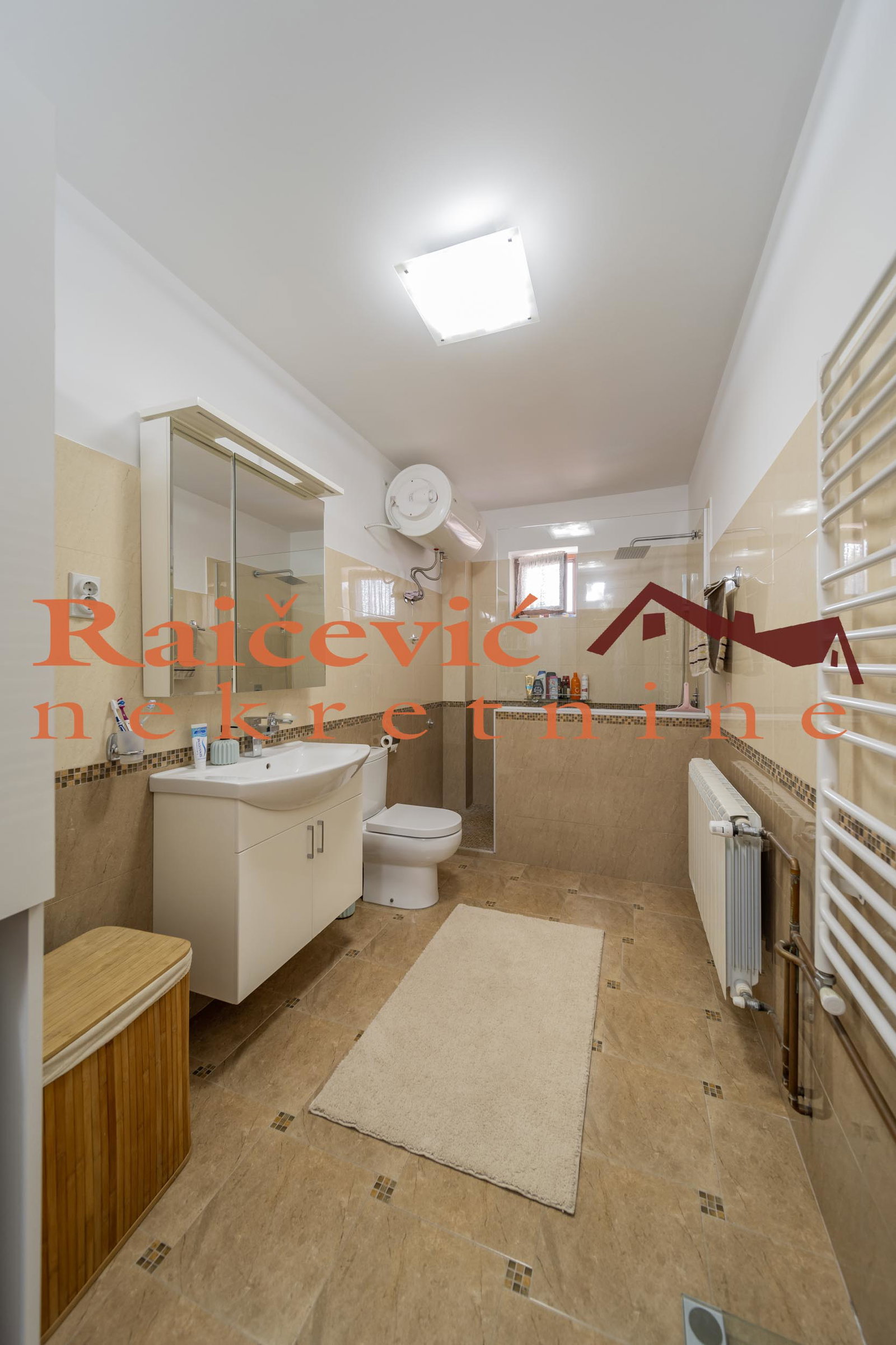 Kuća na prodaju, Starcevo, 484m², 299.000 €