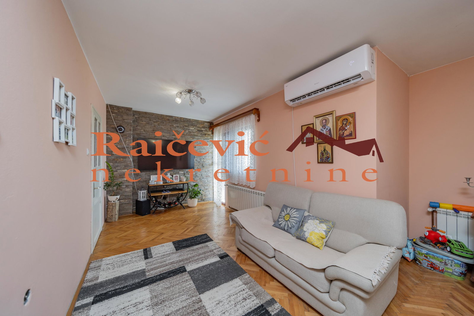 Kuća na prodaju, Starcevo, 484m², 299.000 €