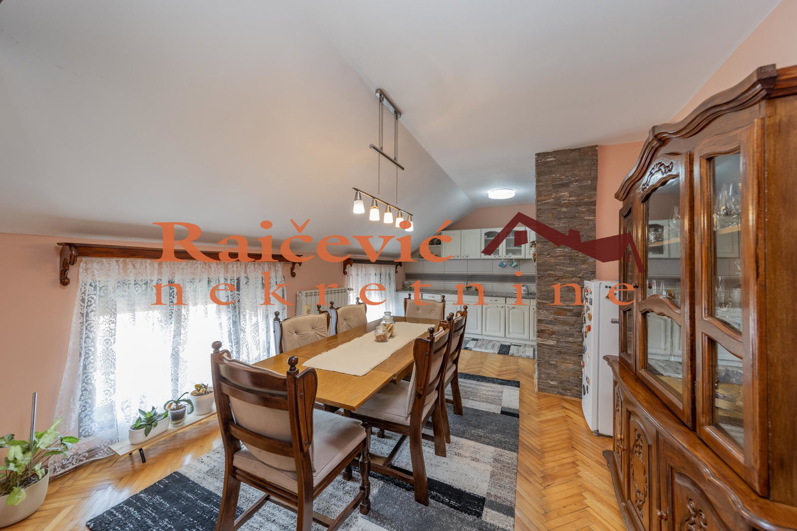 Kuća na prodaju, Starcevo, 484m², 299.000 €