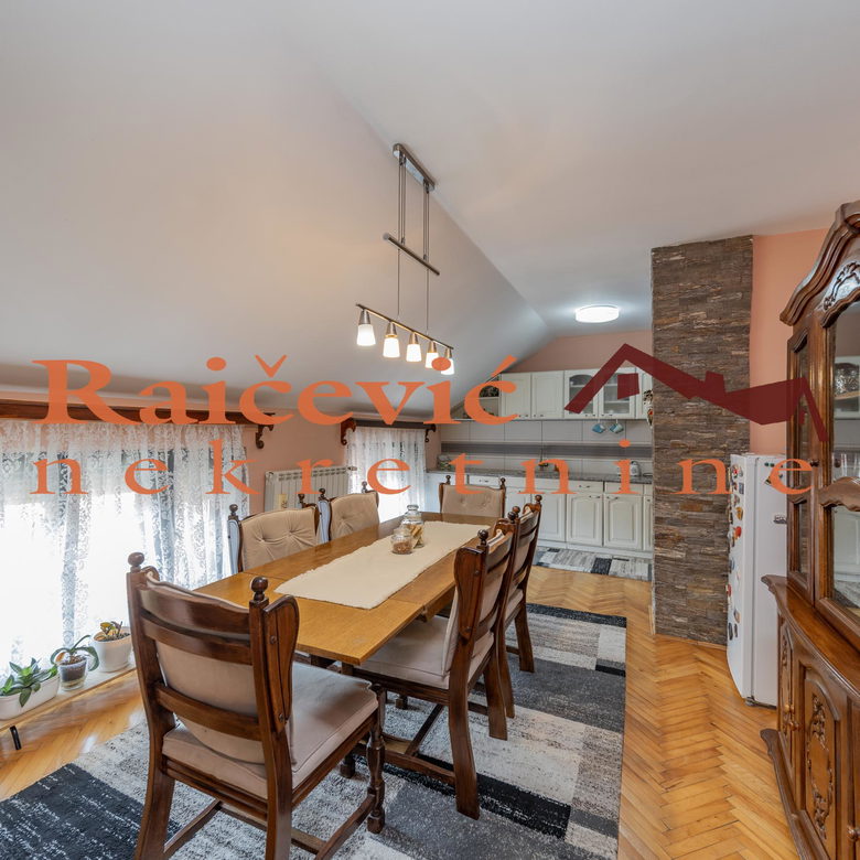 Kuća na prodaju, Starcevo, 484m², 299.000 €