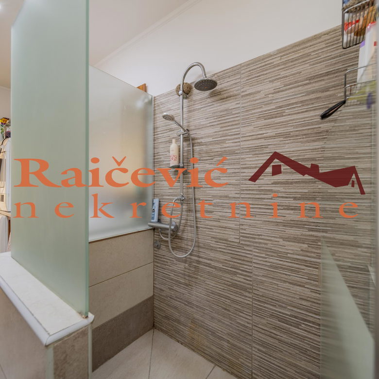 Kuća na prodaju, Starcevo, 484m², 299.000 €