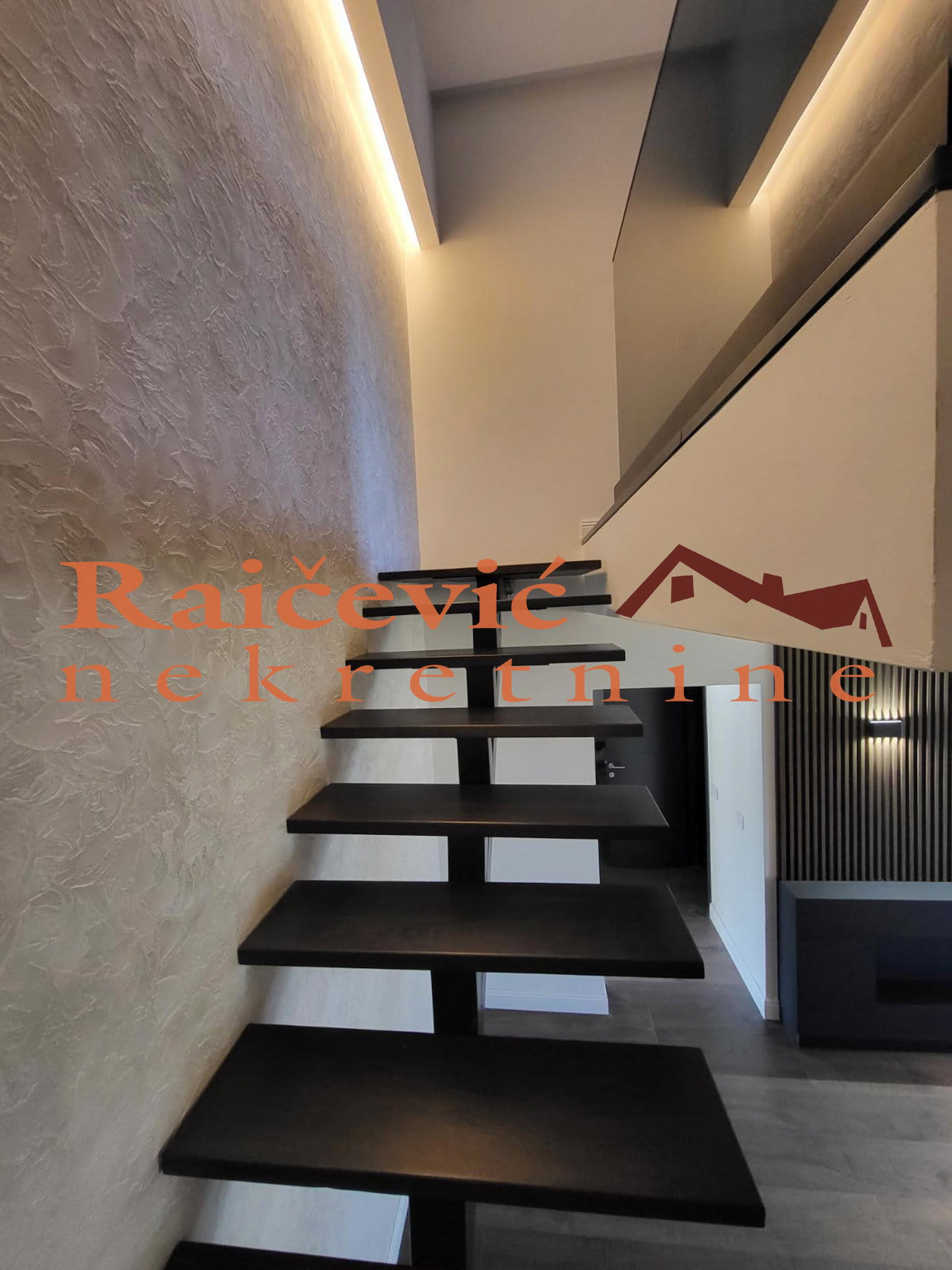 152616 Stan Prodaja Beograd Kalenić 198 m2