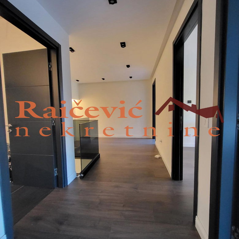Petosoban stan na prodaju, Kalenić, Beograd, 198m², 870.000 €