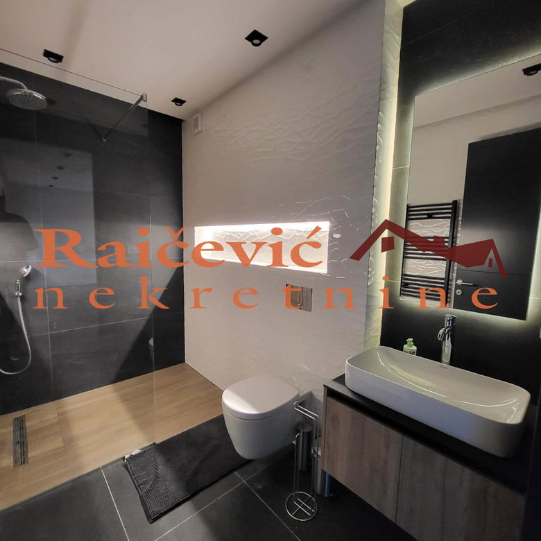 Petosoban stan na prodaju, Kalenić, Beograd, 198m², 870.000 €