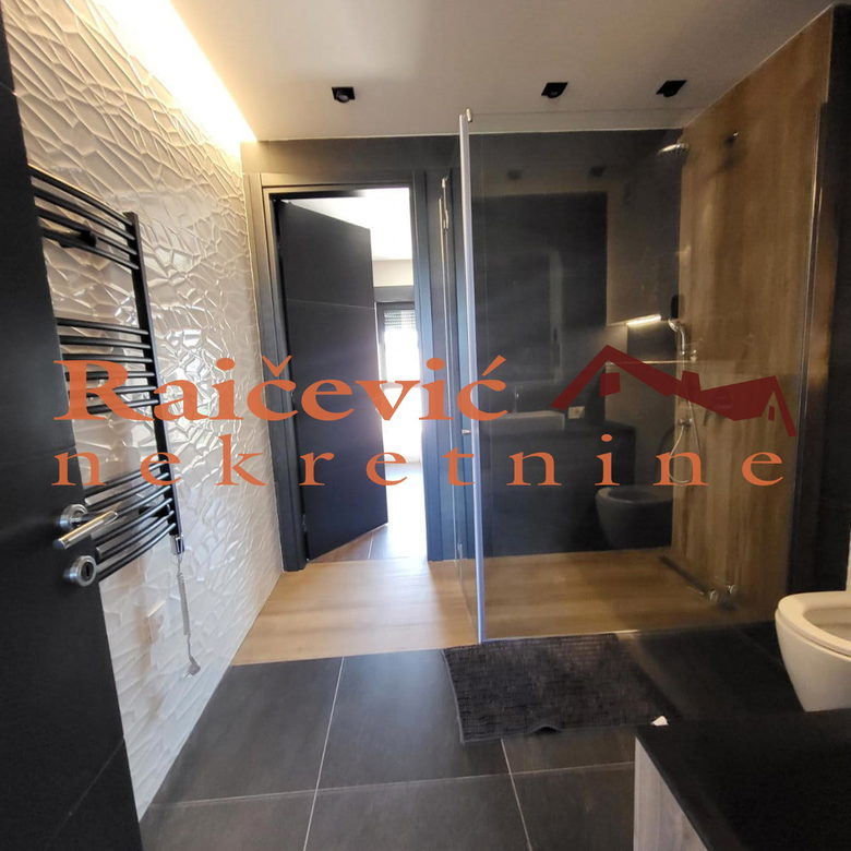 Petosoban stan na prodaju, Kalenić, Beograd, 198m², 870.000 €