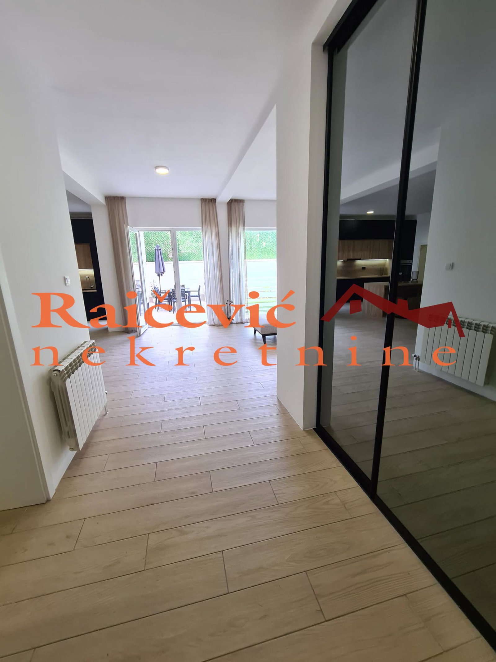Stan Prodaja Beograd Dedinje 180 m2