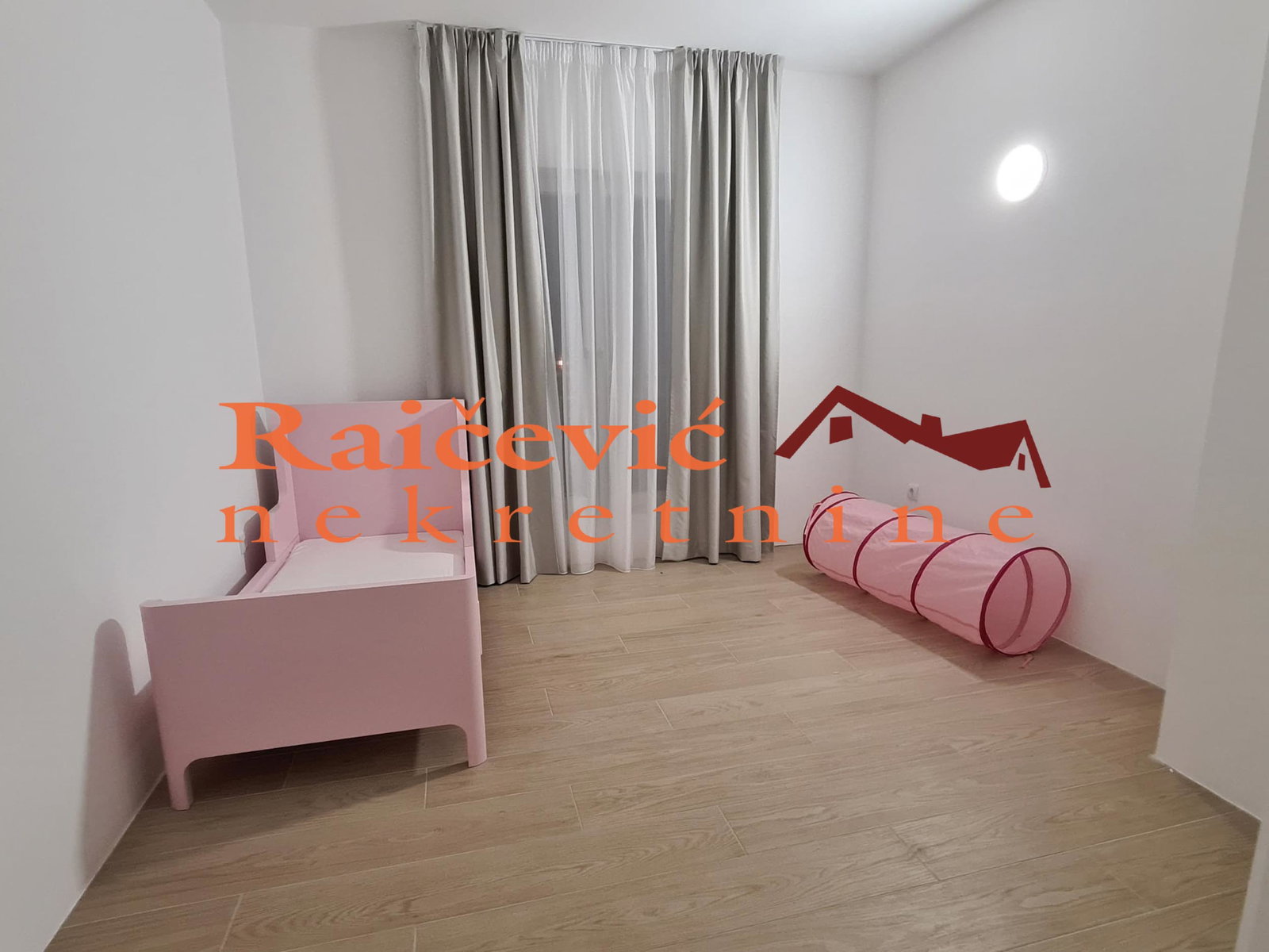 Stan Prodaja Beograd Dedinje 180 m2
