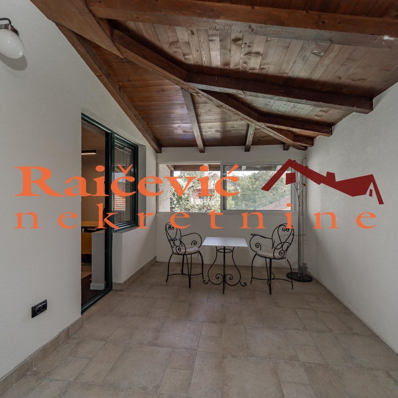 Lokal Izdavanje Beograd  152 m2