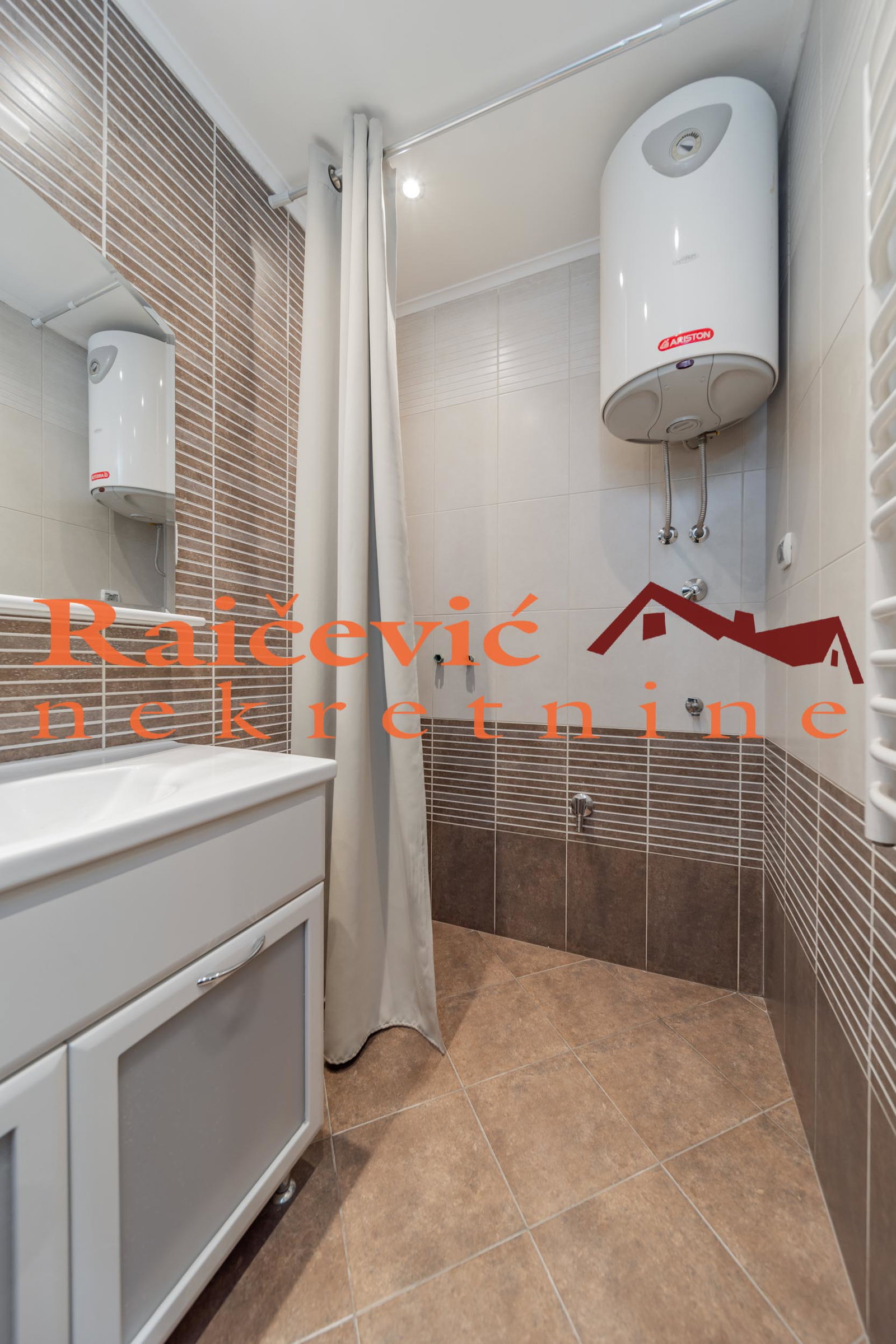 Lokal za izdavanje, Voždovac, Beograd, 152m², 2.400 €/mes