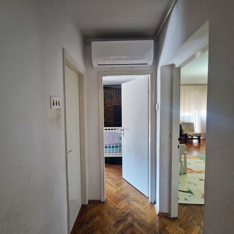 Četvorosoban stan na prodaju, Čubura, Beograd, 81m², 270.000 €