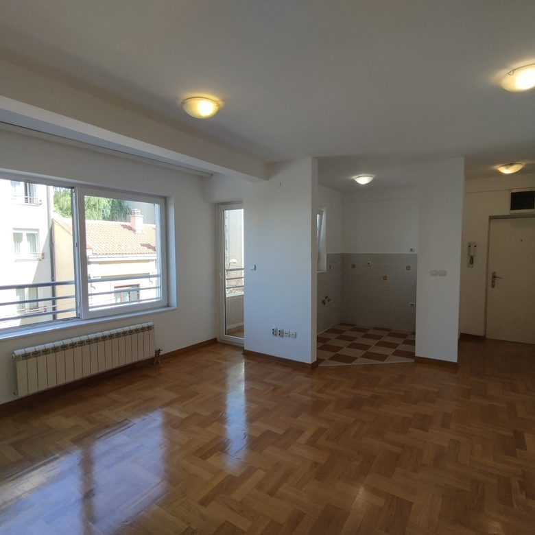 Trosoban stan na prodaju, Crveni Krst, Beograd, 65m², 305.500 €