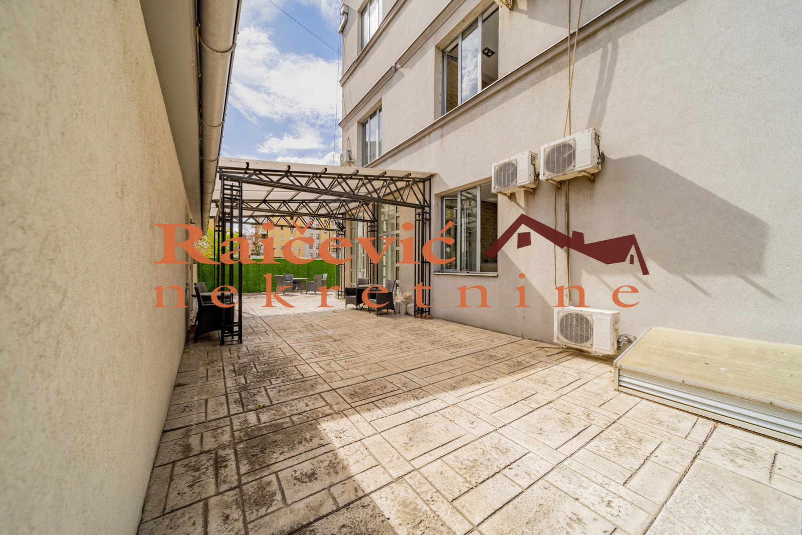 Lokal Izdavanje Beograd Centar (Čukarica) 1040 m2