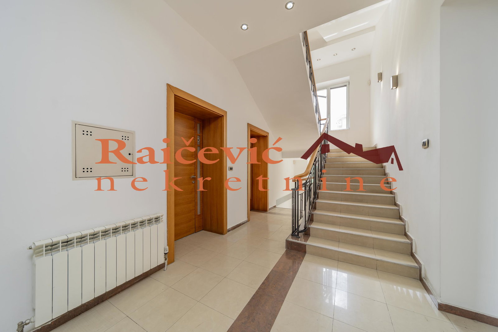 Lokal Izdavanje Beograd Centar (Čukarica) 1040 m2