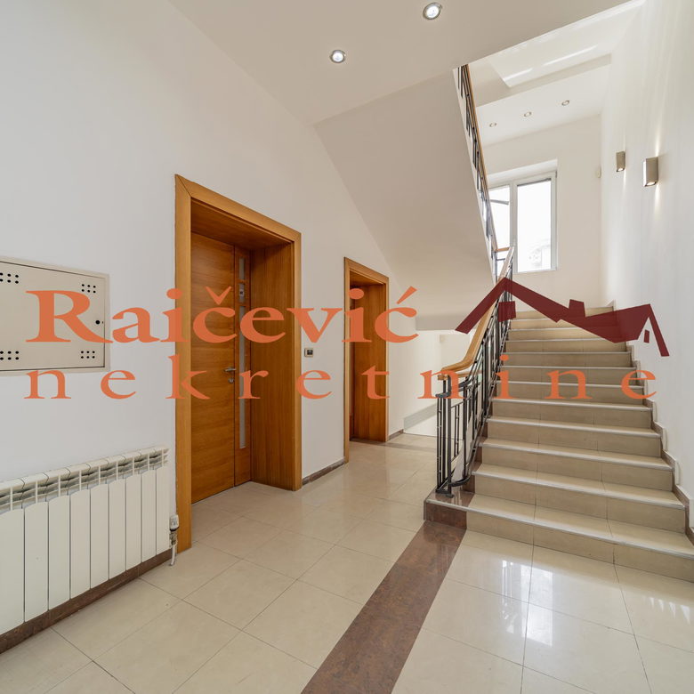 Lokal Izdavanje Beograd Centar (Čukarica) 1040 m2