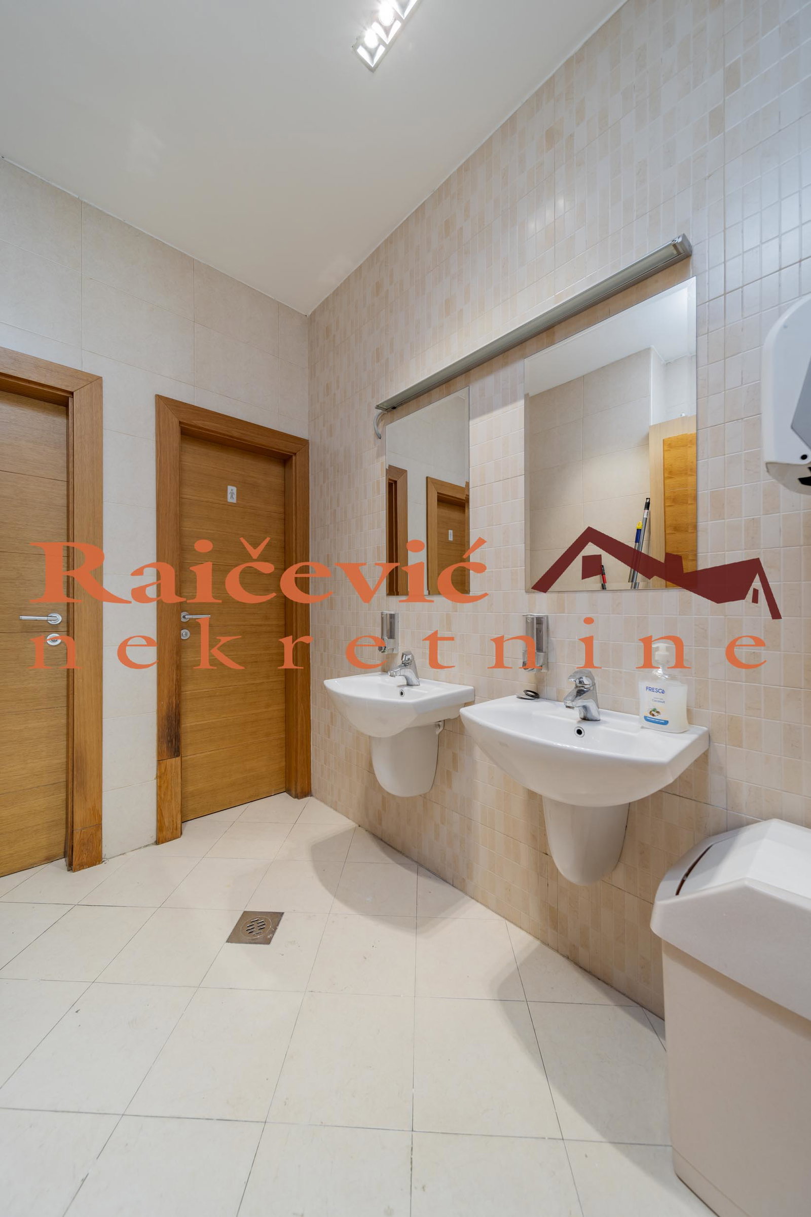 Lokal Izdavanje Beograd Centar (Čukarica) 1040 m2