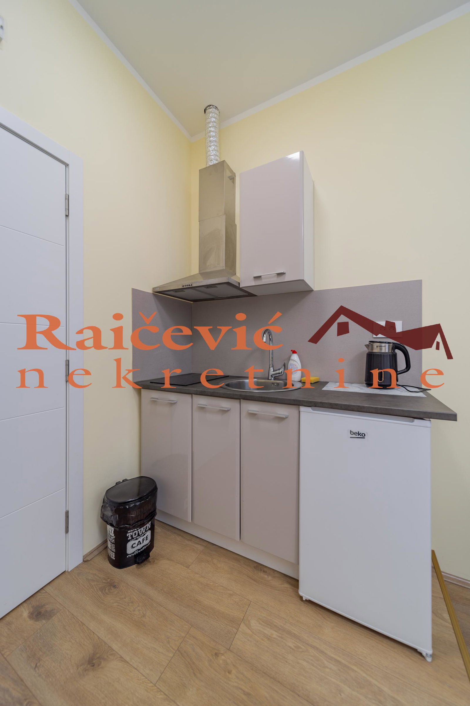 Višesoban stan na prodaju, Centar, Beograd, 211m², 890.000 €