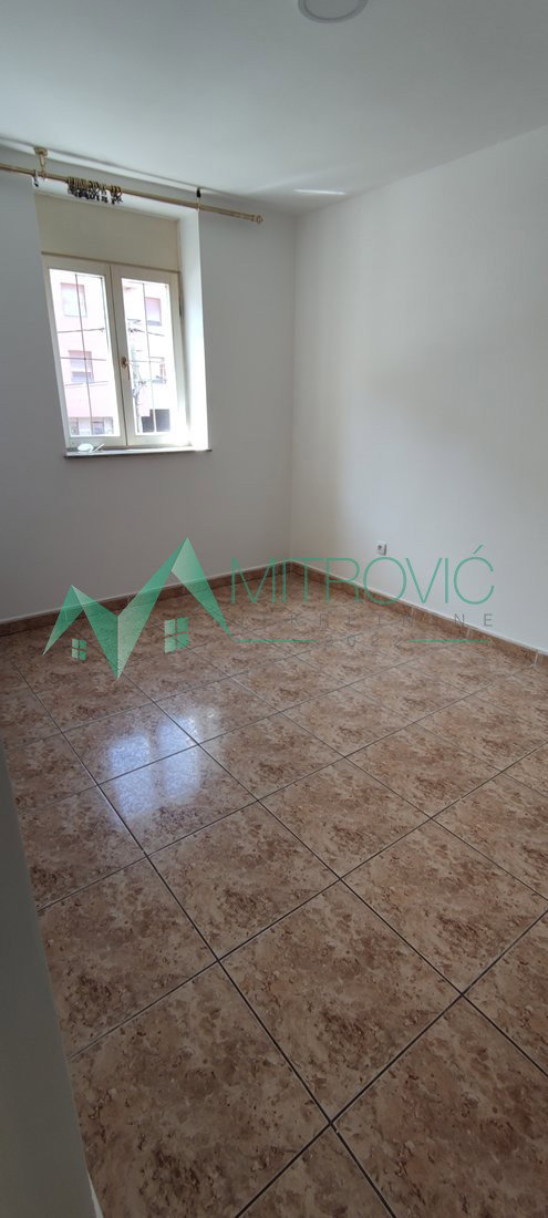 16 Lokal na prodaju, Nova Detelinara, Novi Sad, 300m², 3.500 €