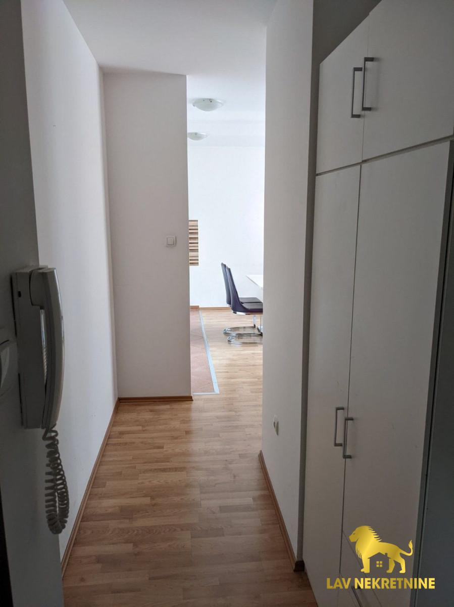 Stan Izdavanje Novi Sad  43 m2