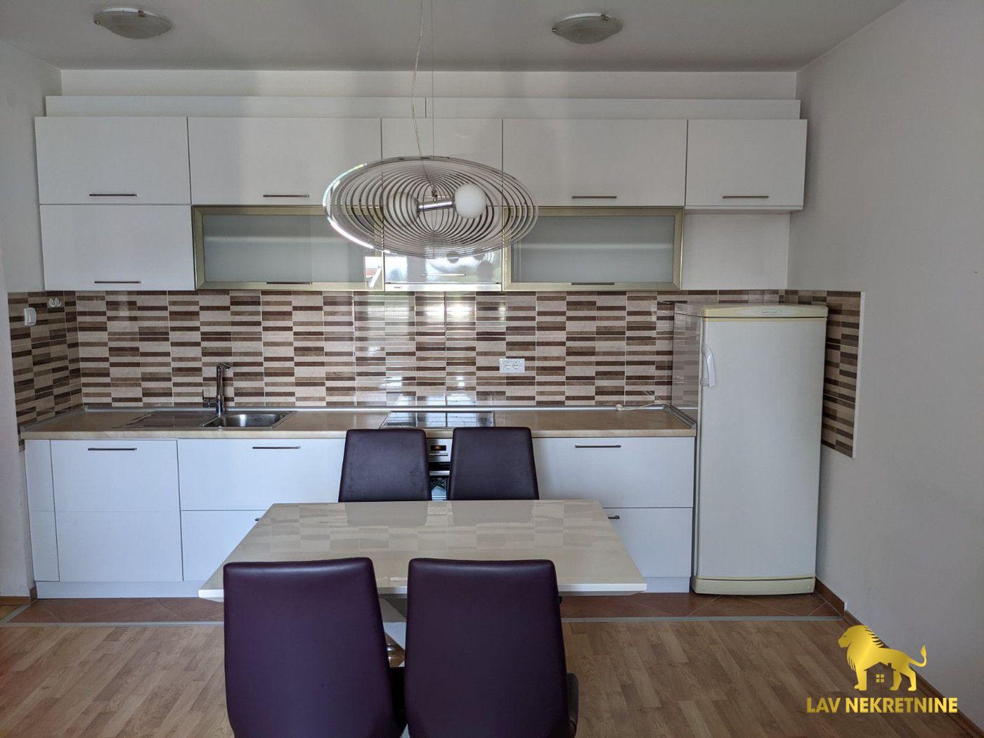 Stan Izdavanje Novi Sad  43 m2