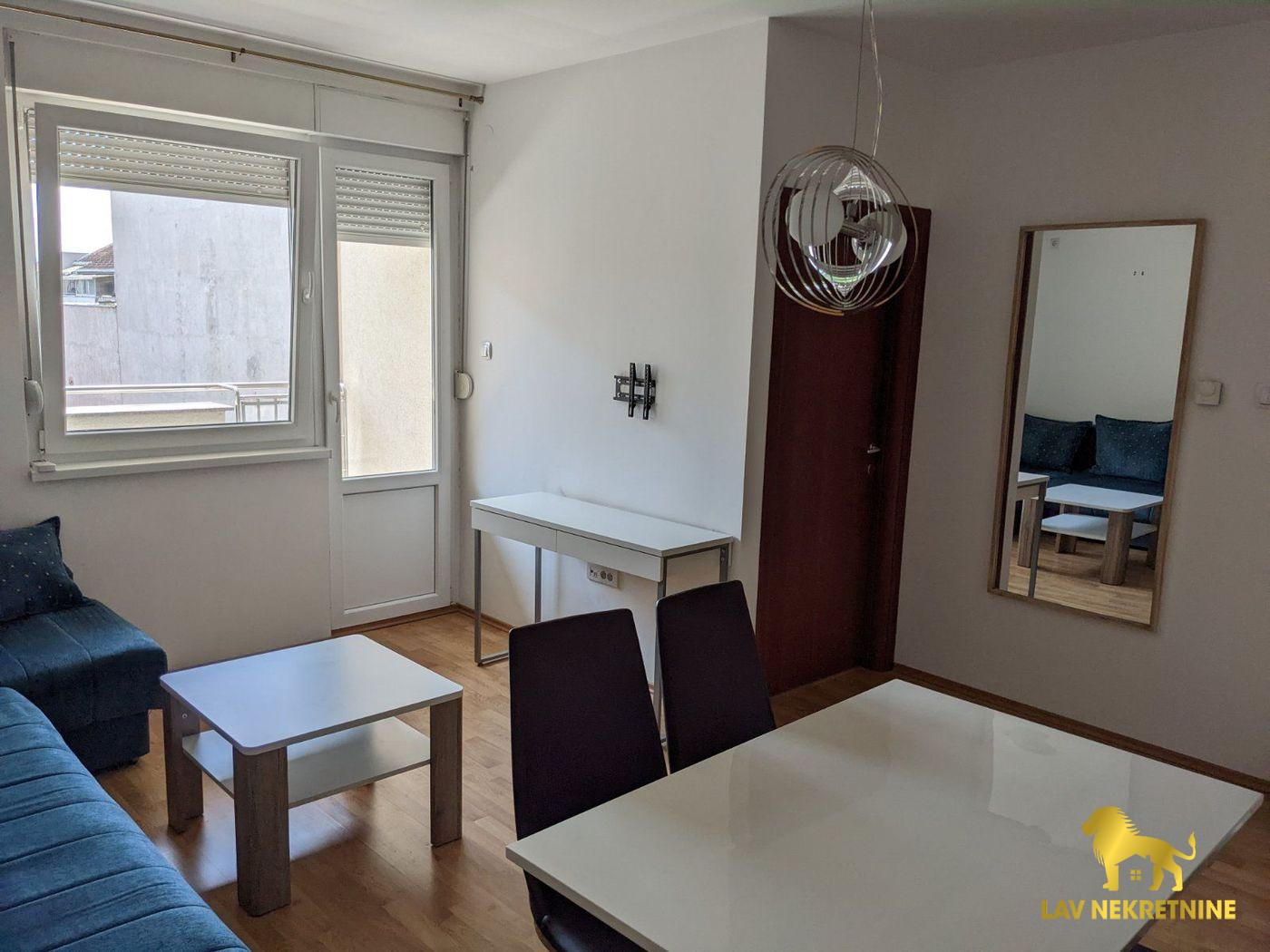Stan Izdavanje Novi Sad  43 m2