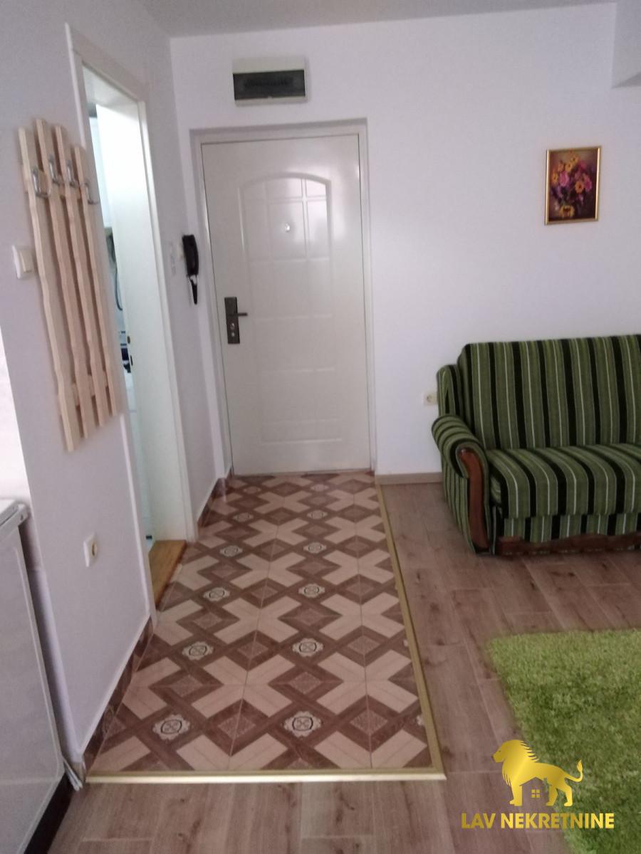 Stan Izdavanje Novi Sad Stan Izdavanje Novi Sad Cara Dušana 25 m2
