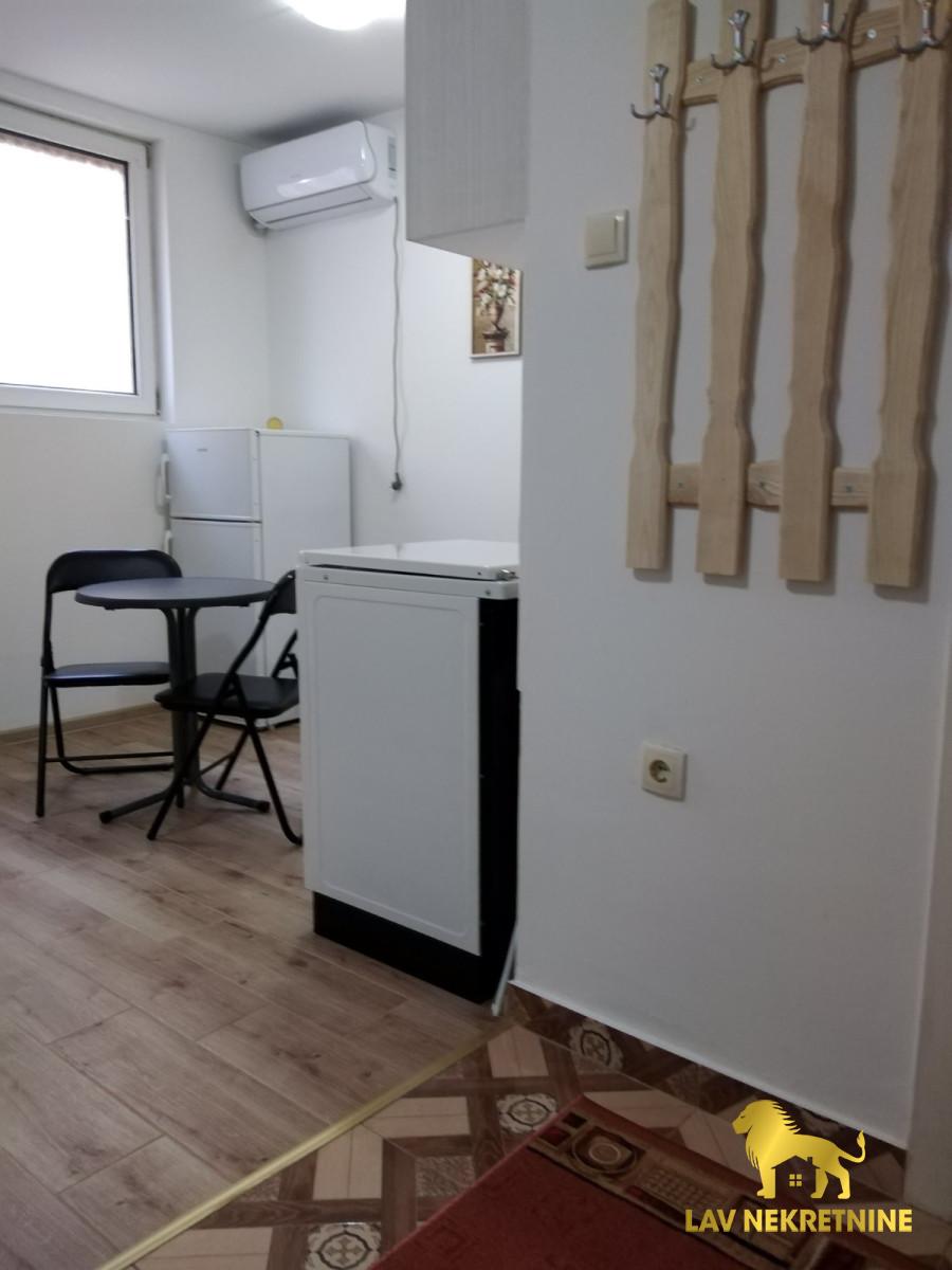 Stan Izdavanje Novi Sad Stan Izdavanje Novi Sad Cara Dušana 25 m2