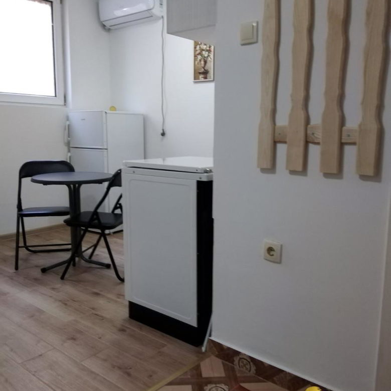 Stan Izdavanje Novi Sad Cara Dušana 25 m2