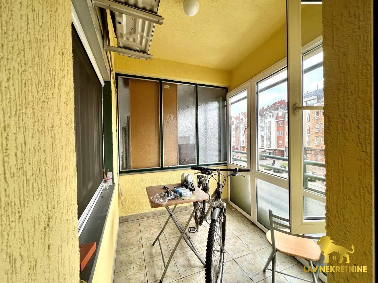 Trosoban stan za izdavanje, Grbavica, Novi Sad, 86m², 700 €/mes