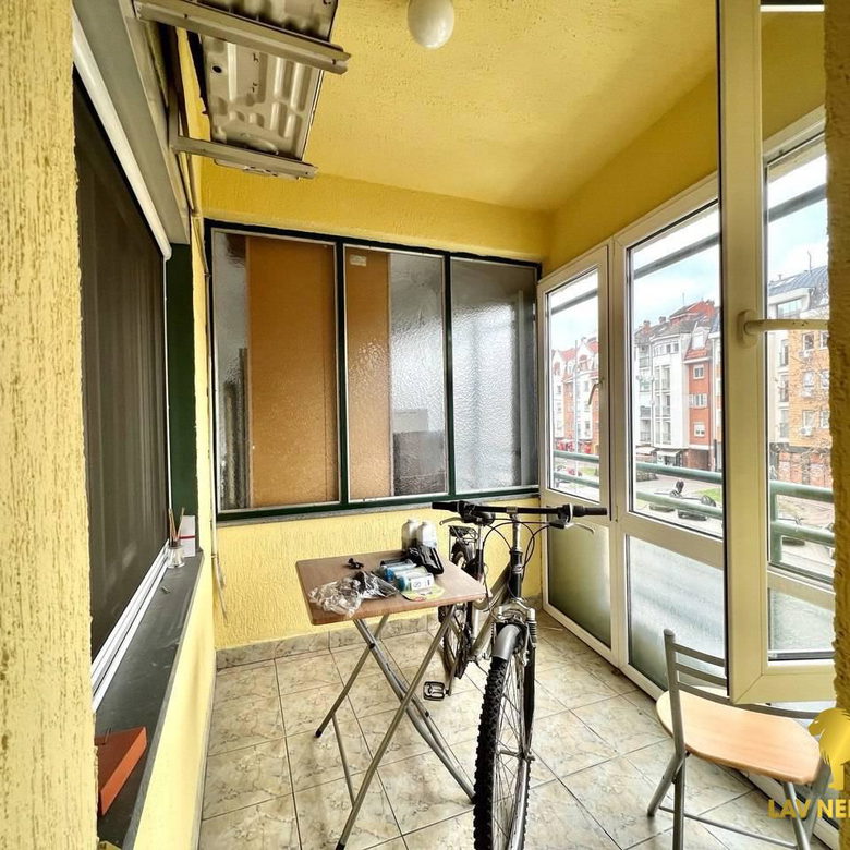 Trosoban stan za izdavanje, Grbavica, Novi Sad, 86m², 700 €/mes