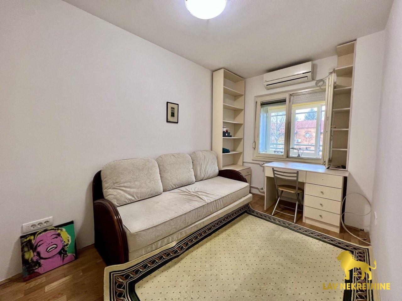 Trosoban stan za izdavanje, Grbavica, Novi Sad, 86m², 700 €/mes