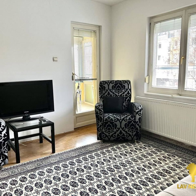 Trosoban stan za izdavanje, Grbavica, Novi Sad, 86m², 700 €/mes