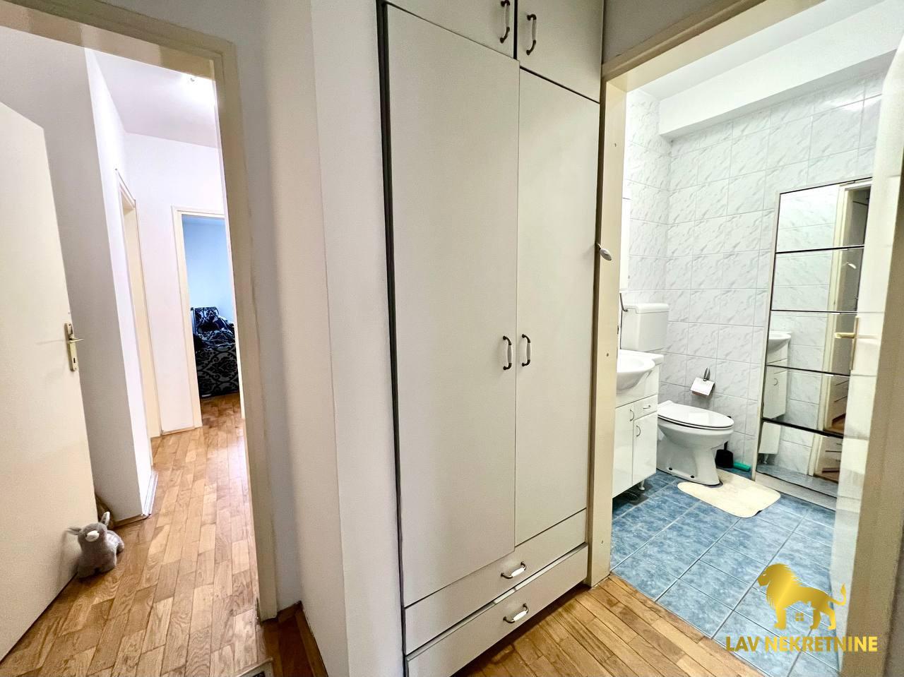 Trosoban stan za izdavanje, Grbavica, Novi Sad, 86m², 700 €/mes
