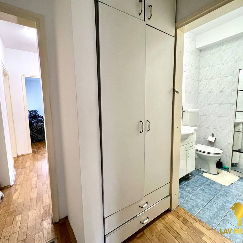 Trosoban stan za izdavanje, Grbavica, Novi Sad, 86m², 700 €/mes