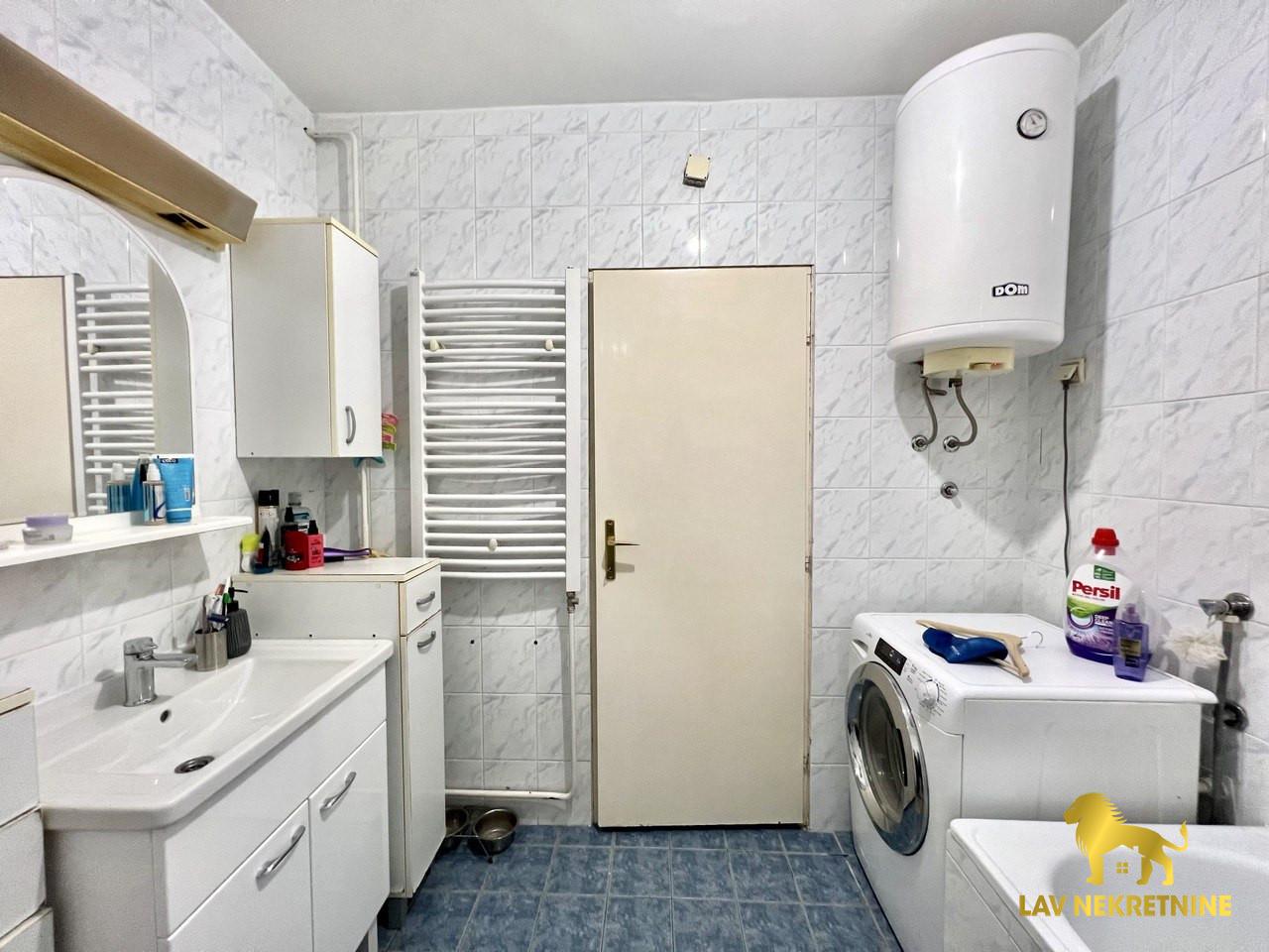 Trosoban stan za izdavanje, Grbavica, Novi Sad, 86m², 700 €/mes