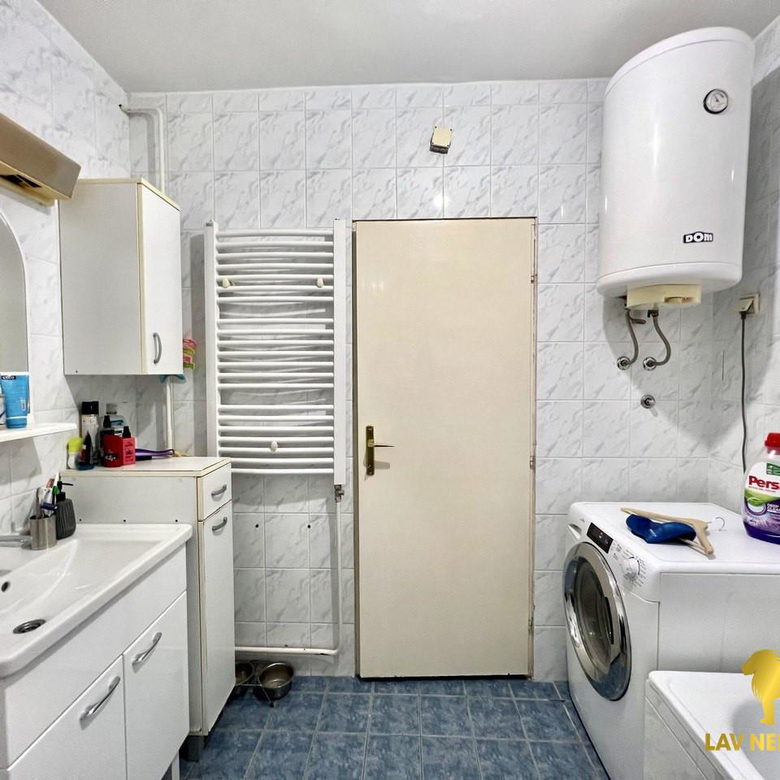 Trosoban stan za izdavanje, Grbavica, Novi Sad, 86m², 700 €/mes