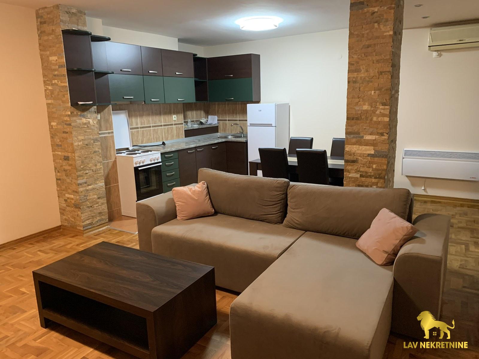 Dvoiposoban stan za izdavanje, Centar, Novi Sad, 71m², 700 €/mes