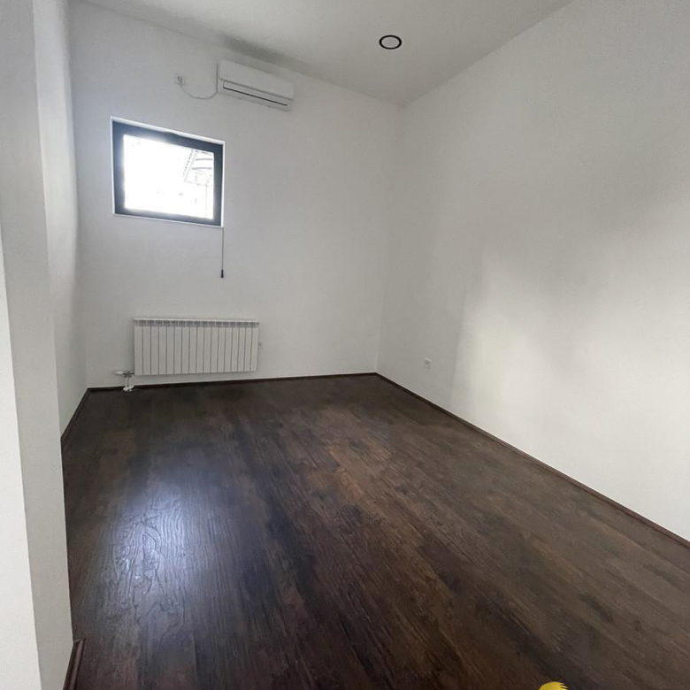 Lokal Izdavanje Novi Sad  130 m2