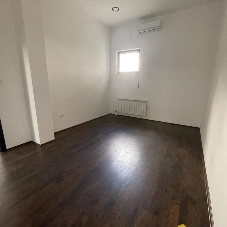 Lokal Izdavanje Novi Sad  130 m2
