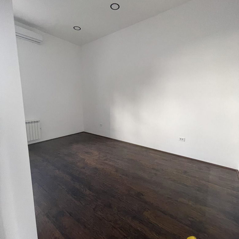 Lokal Izdavanje Novi Sad  130 m2