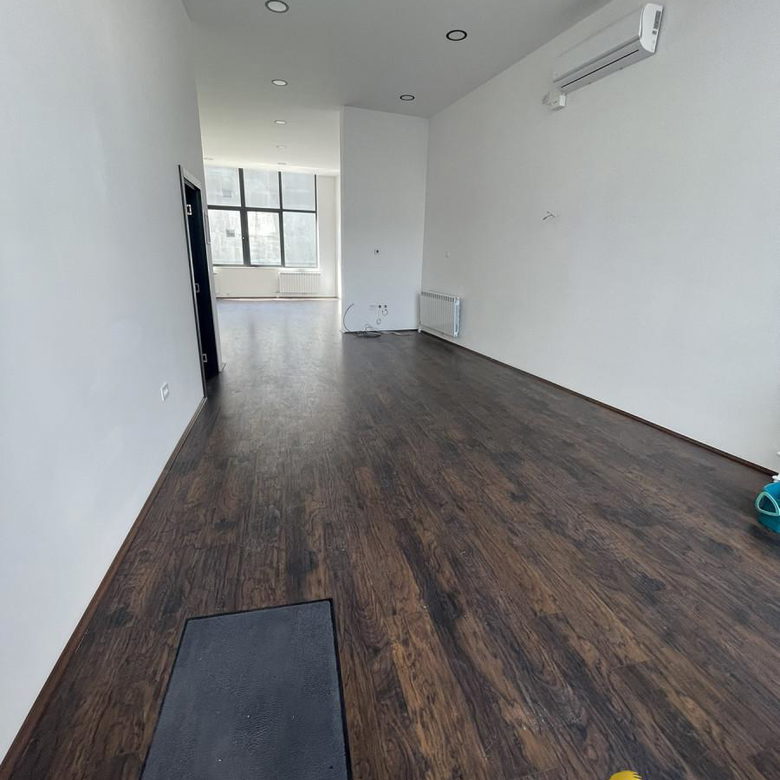 Lokal Izdavanje Novi Sad  130 m2