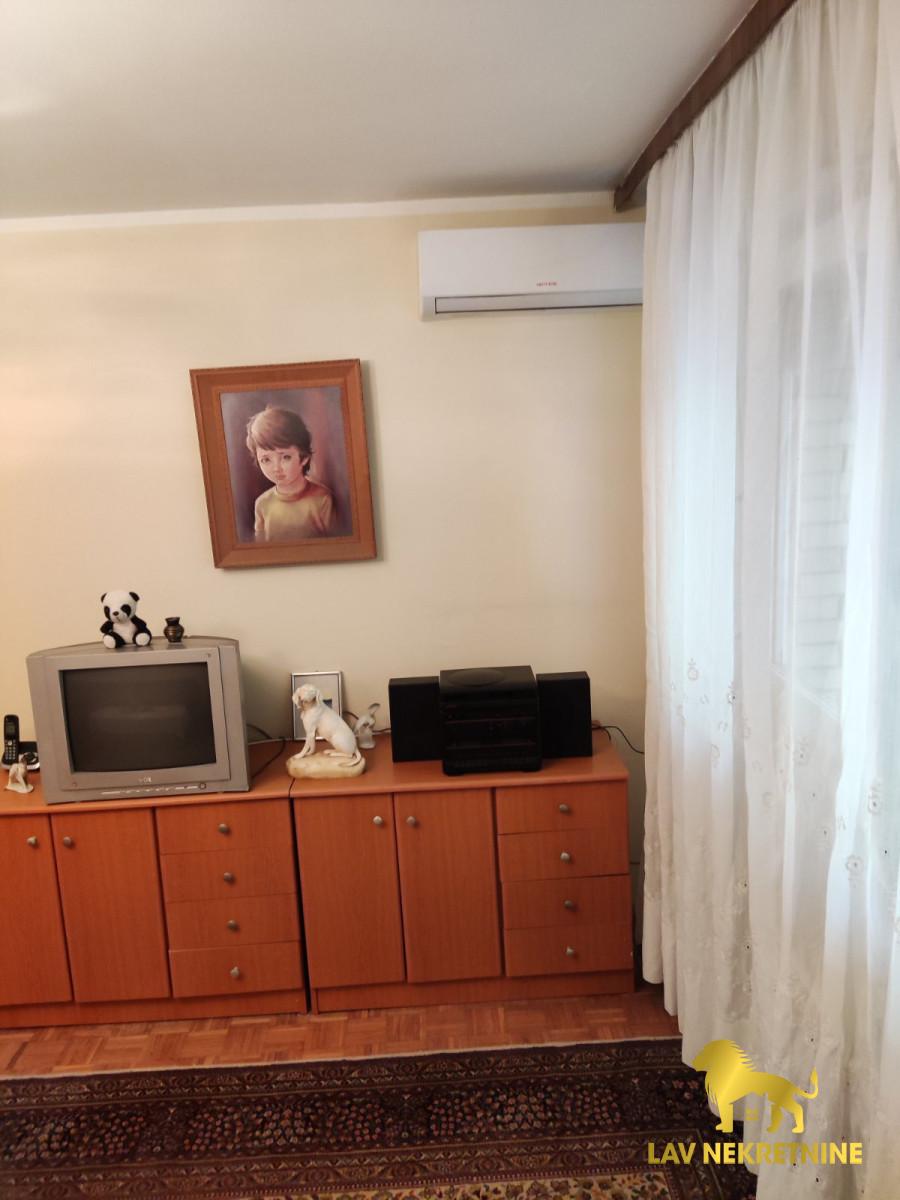 Stan Izdavanje Novi Sad  80 m2