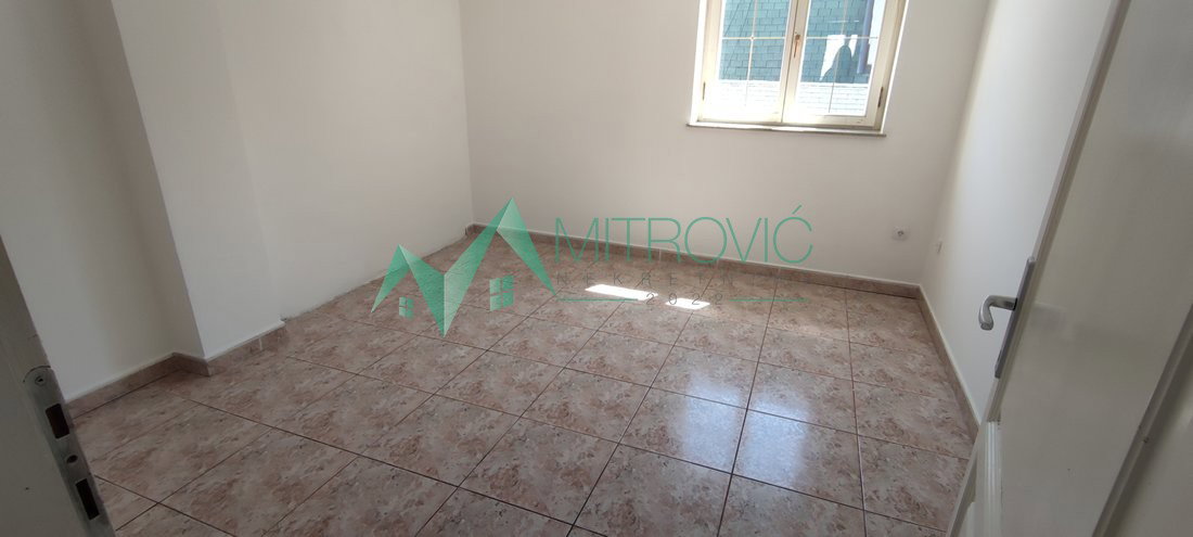 17 Lokal na prodaju, Nova Detelinara, Novi Sad, 300m², 3.500 €