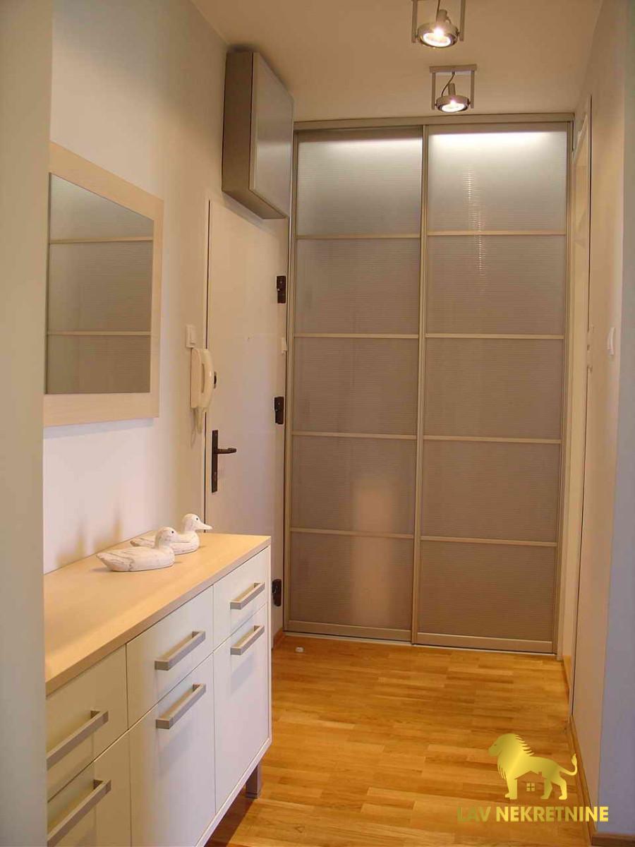 Stan Prodaja Novi Sad  43 m2