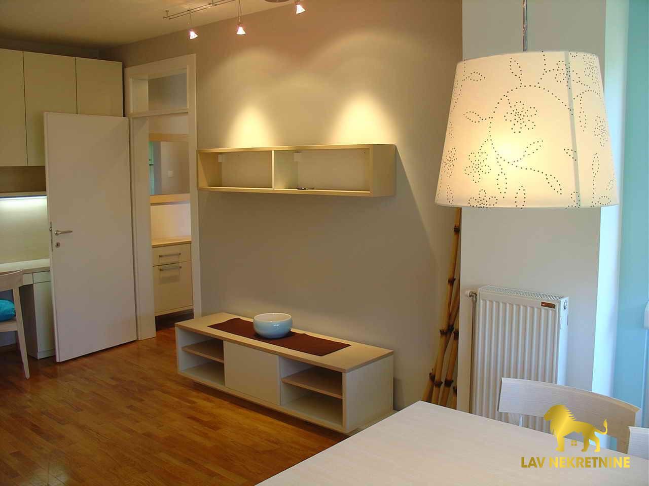 Stan Prodaja Novi Sad  43 m2