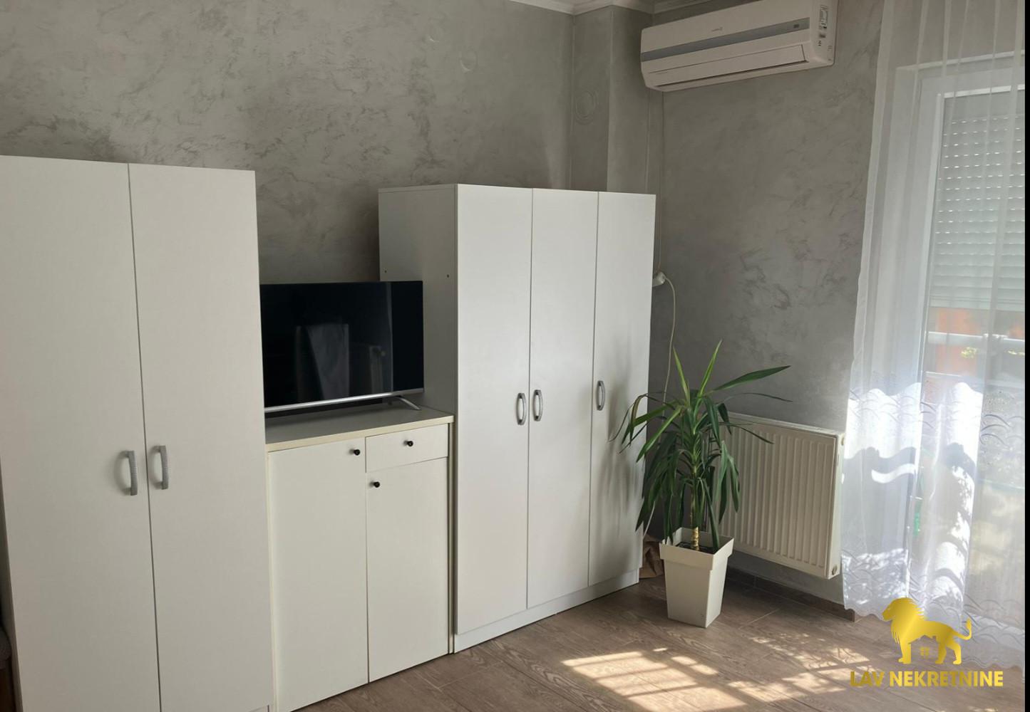 Stan Izdavanje Novi Sad  23 m2