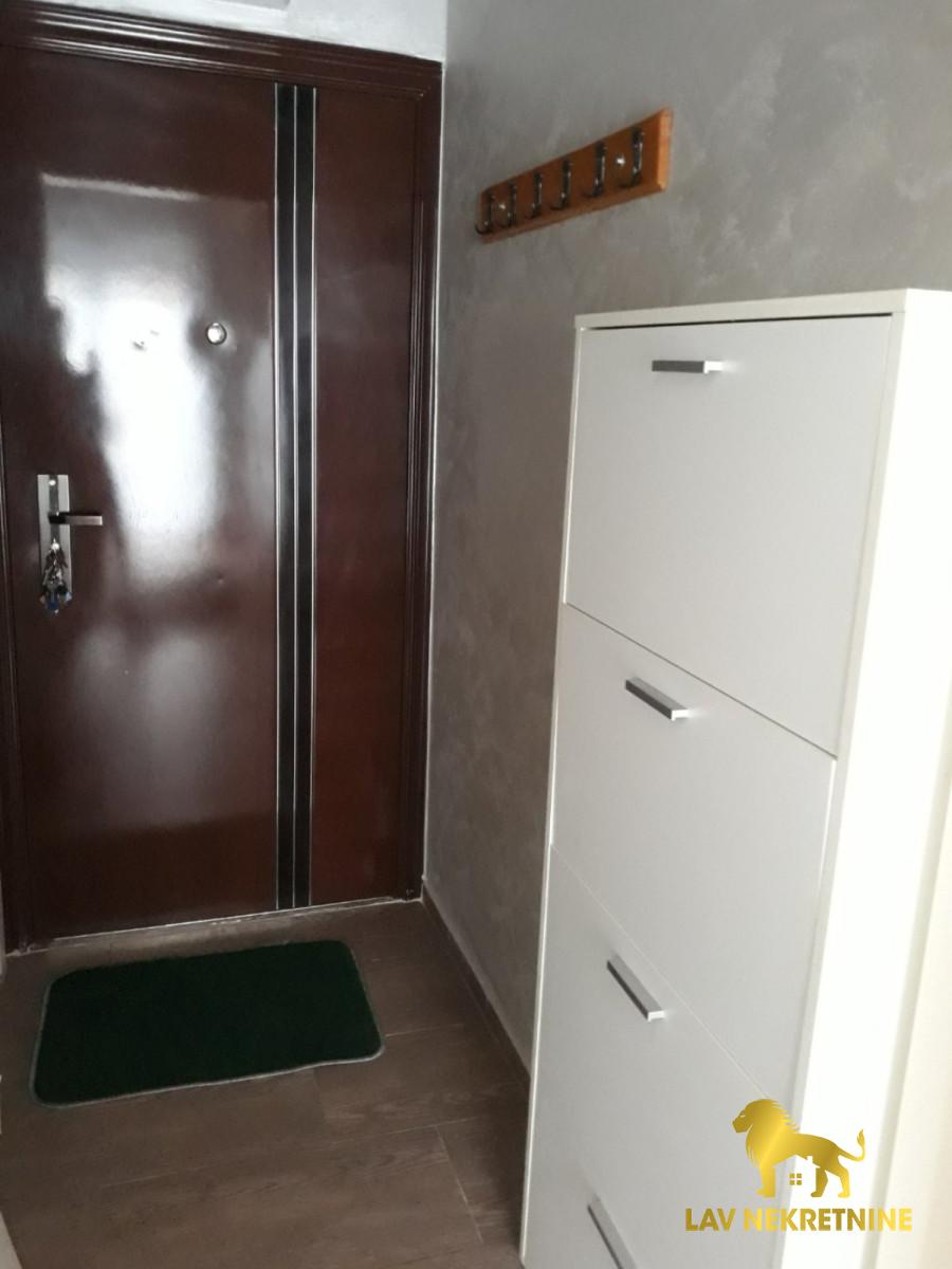 Stan Izdavanje Novi Sad  23 m2