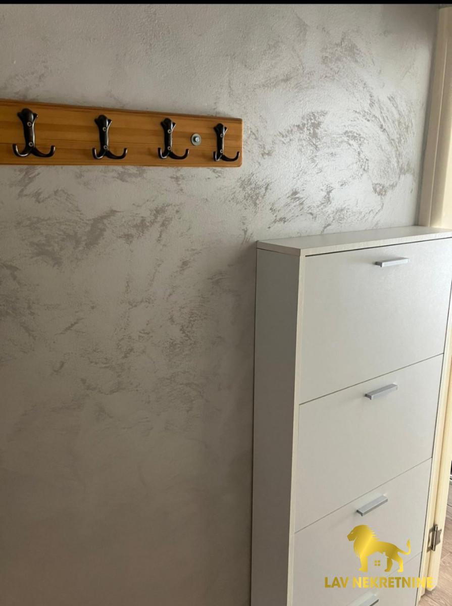 Stan Izdavanje Novi Sad  23 m2