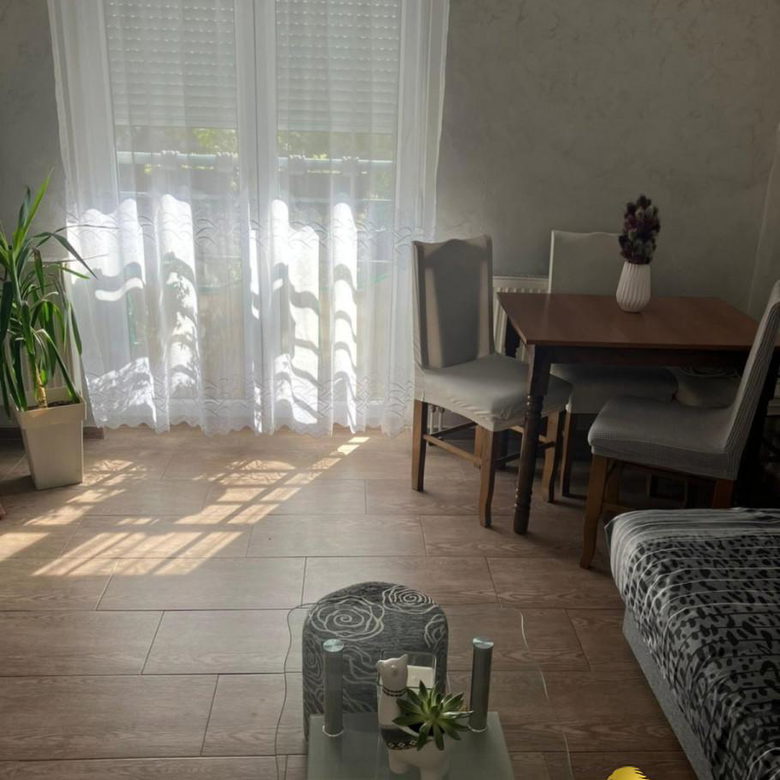 Stan Izdavanje Novi Sad  23 m2
