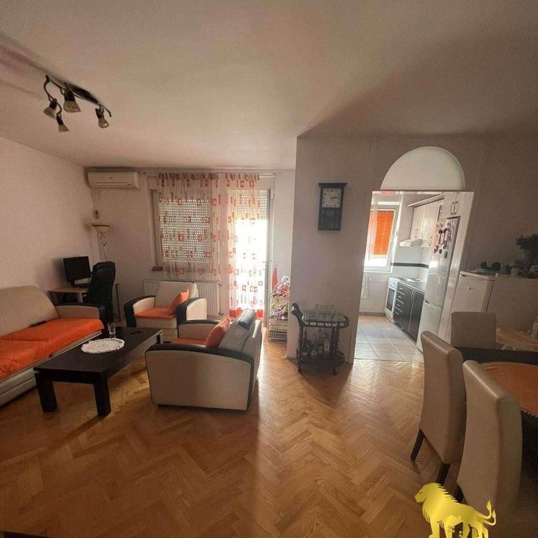 Stan Prodaja Novi Sad  72 m2